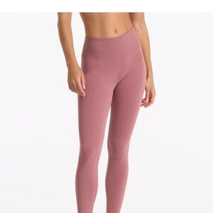 NWT! ✨ Vuori Rib Studio Legging ✨. Size Medium. Color Marsala.